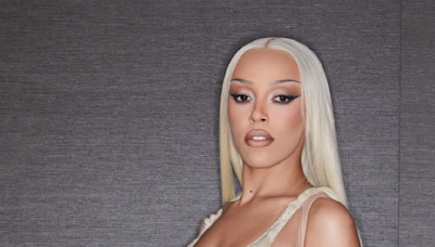 Doja Cat looks like a totally different person with platinum blonde bouffant hair