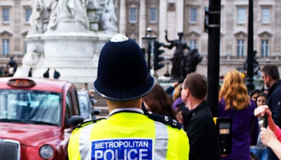 UK: Violent mob clashes with cops outside mosque in Southport