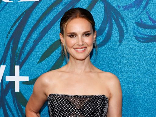 Natalie Portman displays endlessly toned legs in mesh mini dress for jaw-dropping new appearance