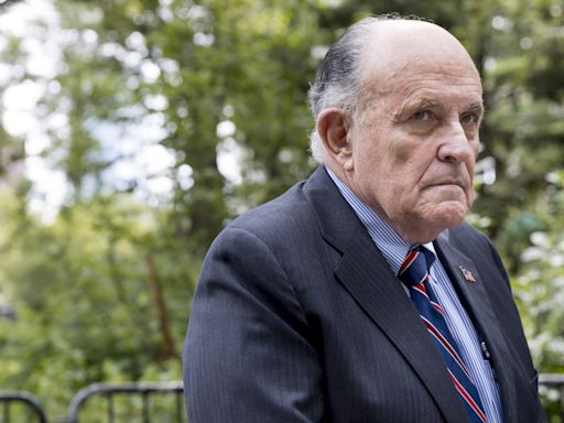 Desestiman la petición de bancarrota de Rudolph Giuliani, quien afronta posibles embargos