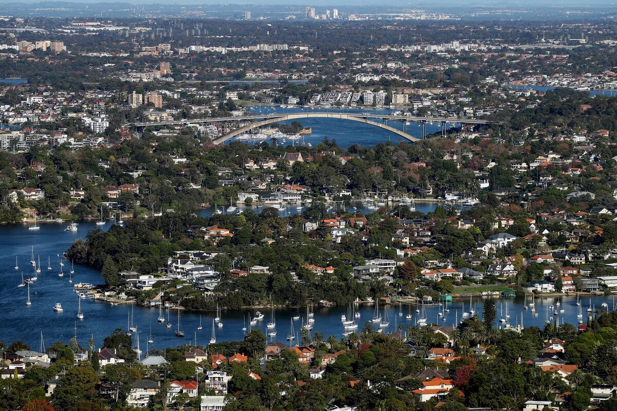 Australia Banks Shower Investors With $3.3 Billion in Buybacks