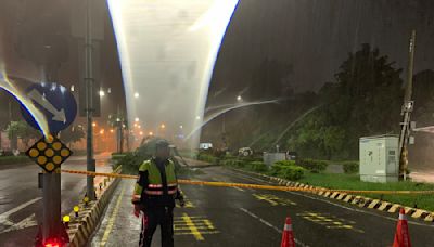 雨像倒的一樣！超大豪雨猛灌嘉義雲林 河川水位暴漲淹水警戒