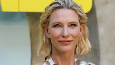 Cate Blanchett lució un curioso look elaborado con 102 cucharas de plata