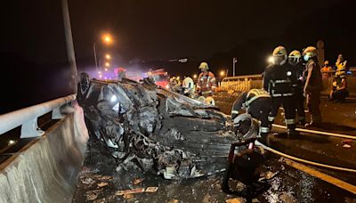 國1五楊高架泰山段驚悚車禍！55歲司機自撞受困「火海中燒死」