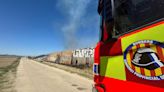 Los bomberos apagan un incendio de matorrales en Cullera