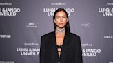 Traje de Zara y zapatillas: el conjunto fácil de Irina Shayk que podrás llevar en tu próxima fiesta