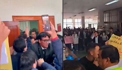 Congresista Alejandro Muñante es expulsado de la UNMSM por estudiantes: "San Marcos es del pueblo, no de corruptos"