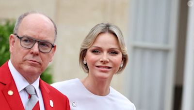 Charlene et Albert de Monaco hors du Rocher sur une magnifique île de la baie cannoise : les voilà parrain et marraine !