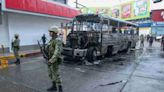 Hombres armados queman 12 vehículos en carretera federal Acapulco-Zihuatanejo; hay una persona detenida