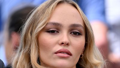 Lily-Rose Depp adopte le blond le plus flatteur de la saison