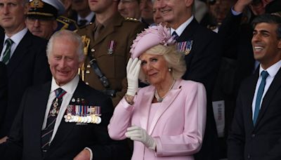 Charles III et Camilla fondent en larmes en pleine sortie officielle, des images déchirantes
