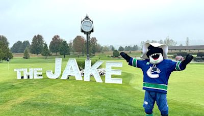 PHOTOS: Canucks golf in Surrey with NHL hockey on the horizon