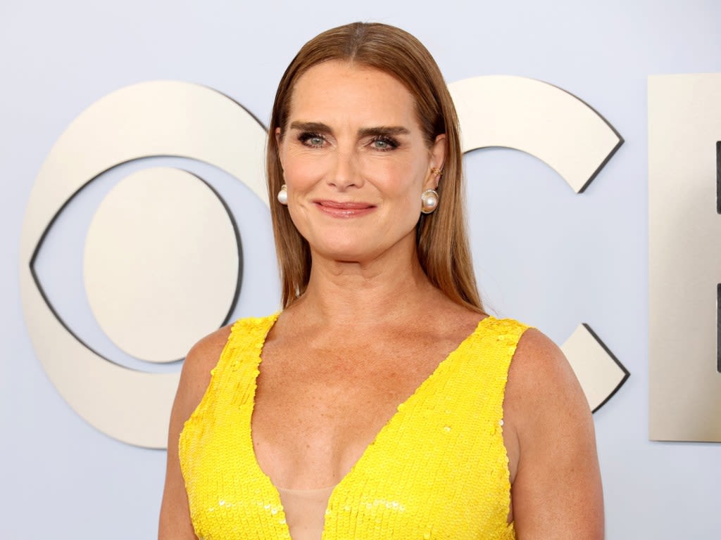 Brooke Shields Uses This Cult-Favorite Brow Serum To Keep Her Signature, Fluffy Brows in Place