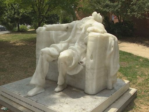 Wax statue of President Lincoln melts in sweltering heat of Washington, DC