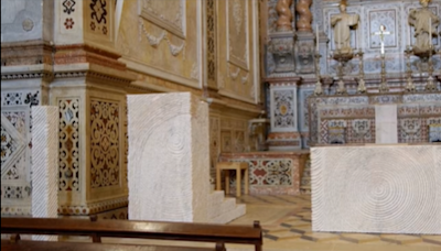Novo altar em pedra na barroca Sé Catedral de Santarém gera muita polémica