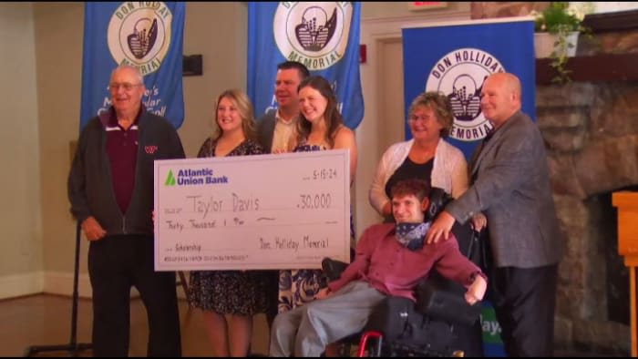 Salem’s Taylor Davis named Don Holliday Scholarship winner