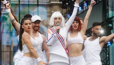 "On m'a dit..." : Arielle Dombasle répond aux critiques après sa prestation aux JO