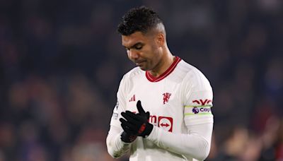 Casemiro accused of following the money to Man Utd but Brazilian legend Rivaldo explains why midfielder's struggle for form isn't his fault | Goal.com English Saudi Arabia