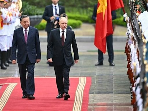 Putin visita o Vietnã depois de assinar acordo de defesa com a Coreia do Norte