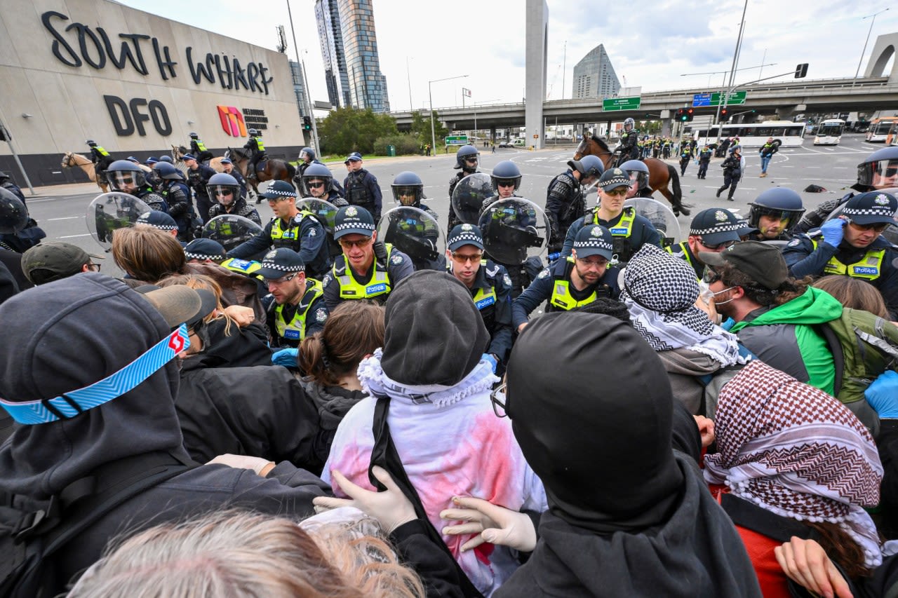 Anti-war protesters clash with police outside Australian arms convention