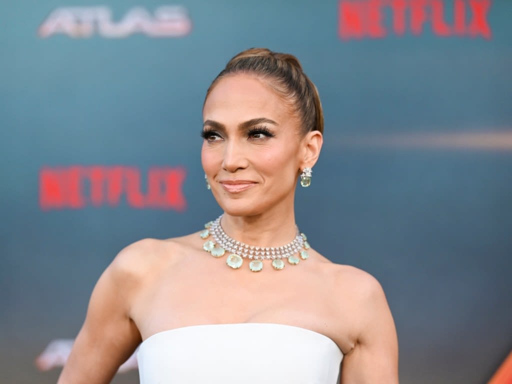 Jennifer Lopez's Solo Appearance on the Red Carpet Speaks Volumes About Ben Affleck Marriage