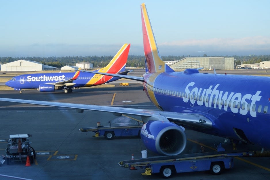 Southwest Airlines' Free Bag Policy Under Pressure After Elliott's $1.9B Stake - Southwest Airlines (NYSE:LUV)