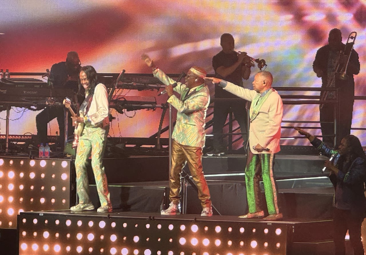 Chicago and Earth, Wind and Fire at Pine Knob: Harmonies, hits, horns-a-plenty