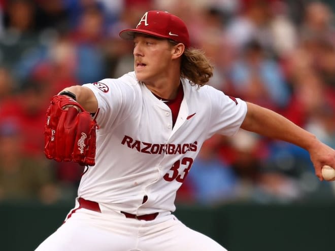 Arkansas defeats Florida 2-1 in series-opener