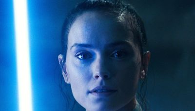 'Star Wars' actress Daisy Ridley meets Rey performer at Disneyland: ‘Surrealist!’