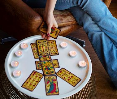 O que significa quando saem cartas invertidas no Tarot?