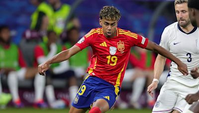 How Spain's wing wonders baffled England - CHRIS SUTTON talks tactics