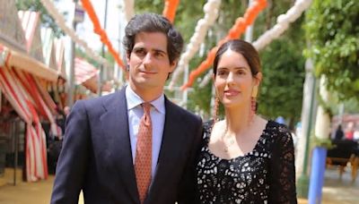 Sofía Palazuelo vuelve a derrochar elegancia en la Feria de Abril junto a Fernando Fitz-James Stuart