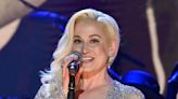 Kellie Pickler takes the stage for first time since her husband's tragic death