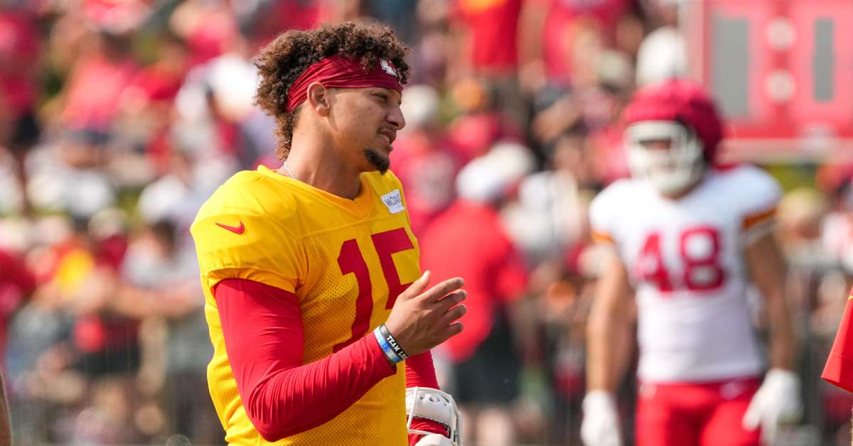 Patrick Mahomes Forgets Pants at Practice