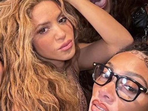 Shakira compartilha sua música com Anitta