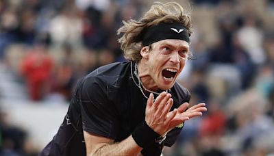 Tremendo tortazo del campeón Rublev ante otro tenista desconocido