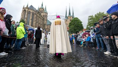 Fronleichnam-Gottesdienst auf Erfurter Domstufen