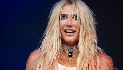 Kesha Says She Was Unknowingly Given A Real Butcher Knife For Lollapalooza Set