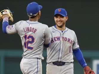 SEE IT: Mets perform ‘OMG’ with Jose Iglesias at Citi Field event