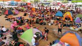 Caravana migrante sufre el fuerte clima del sur de México y pide corredor humanitario