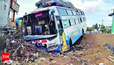 Bus Accident on Bengaluru-Chennai Highway Injures Over 10 Passengers | Chennai News - Times of India