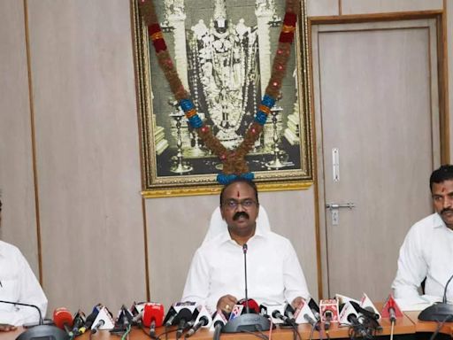 TTD in talks with UIDAI to introduce Aadhar validation at Tirumala | Hyderabad News - Times of India