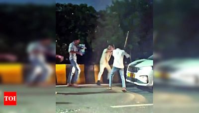 Cabbie Thrashed by Youths for Honking During Reel Shoot on Ghaziabad Road | Ghaziabad News - Times of India