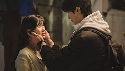 Lovely Runner Episode 9 Recap & Spoilers: Kim Hye Yoon Time Travels To Past for the Final Time