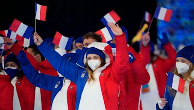 Who are the French flagbearers for the opening ceremony of the 2024 Paris Olympics?