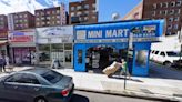 Muerte por una cerveza en bodega de Queens, Nueva York: madre de víctima pide no cerrar el caso - El Diario NY