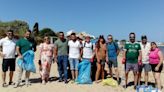 216 kilos de basura recogida en la playa de Micaela en Chipiona