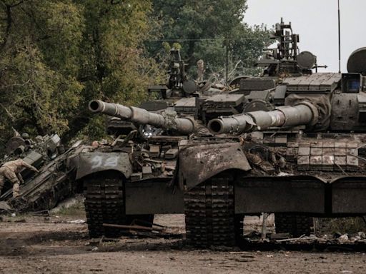 Russia has lost at least 100 of the T-90M tanks Putin praised as the 'world's best' in Ukraine, tracker data shows