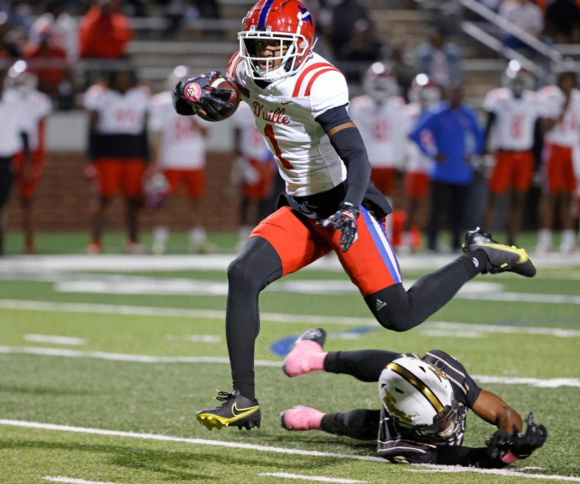 Five-star Duncanville wide receiver Dakorien Moore announces his college commitment