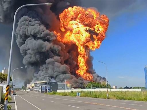 台南塑膠樹脂工廠爆炸 濃煙"蕈狀雲"衝出天際